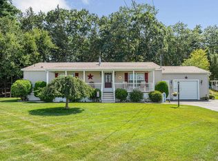 28 Stonegate Ln, Hampstead, NH 03841