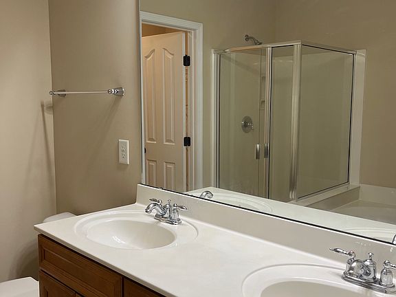 4th image of 1066 Kingston Grove Dr