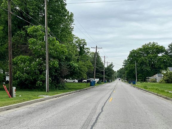5th image of 828 Airport Rd