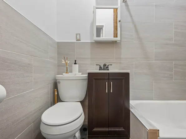 1777 Madison Avenue image 10 of 20