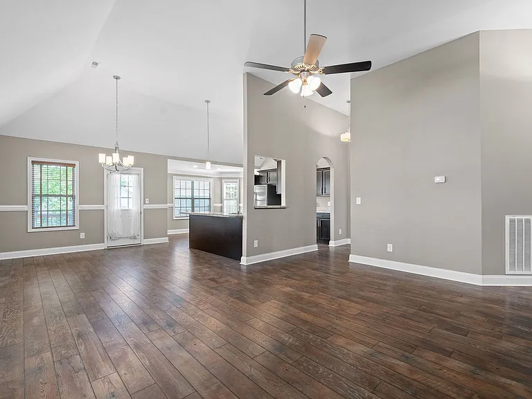 515 Sourwood Dr — Photo 6