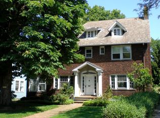 2721 Scarborough Rd, Cleveland Heights, OH