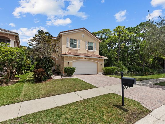 4th image of 1104 NW Leonardo Circle