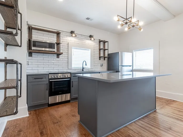 305 Main St #4 — Photo 13