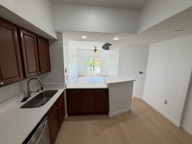 2410 W Azeele St #235 — Photo 15