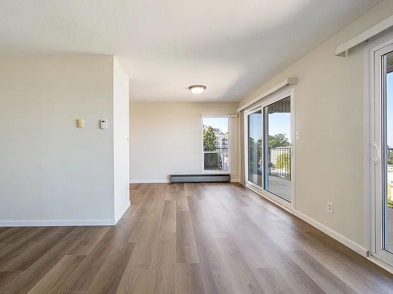 545 Burnett Avenue — Photo 8