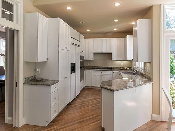 5th image of 85 Watkins Ave