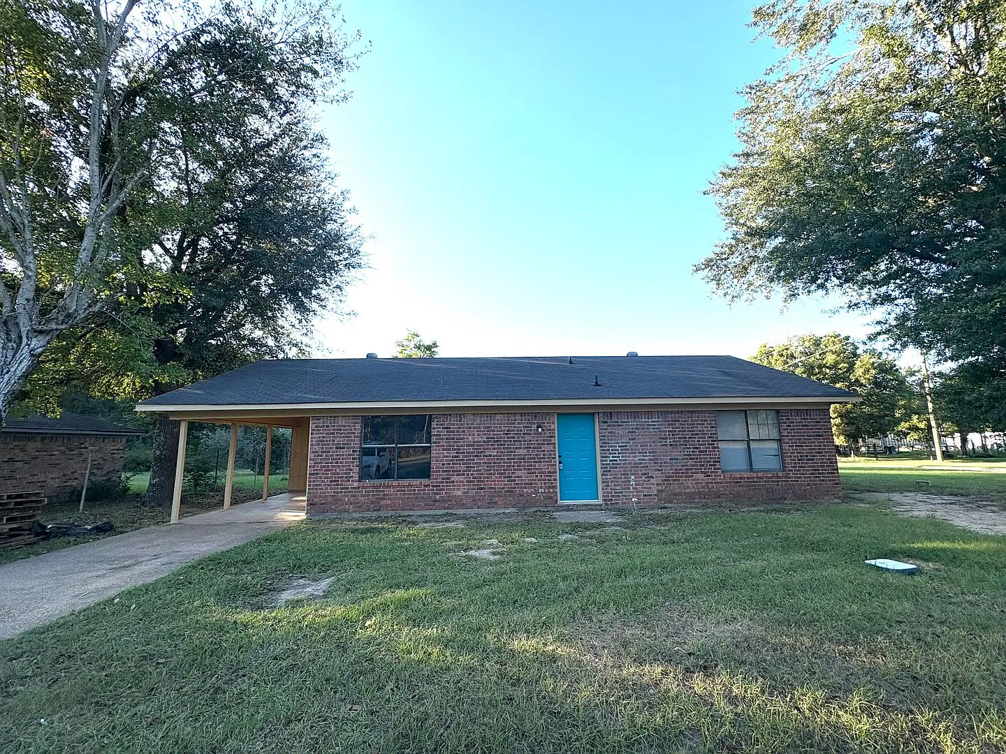 Wonderful 3 bedroom/1.5 bath with Central Air & Heat — Photo 1