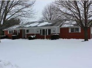 1140 Carriage Place Dr, Bettendorf, IA 52722