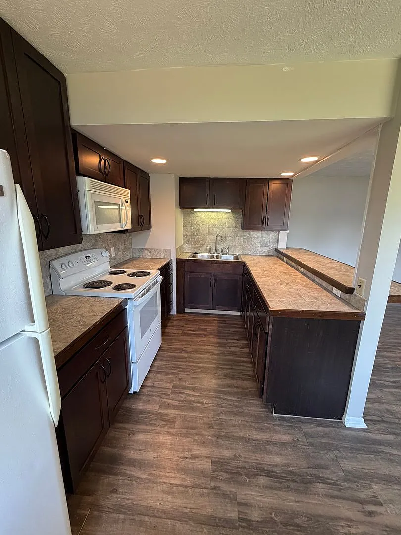6438-6692 Martinie Dr — Photo 1
