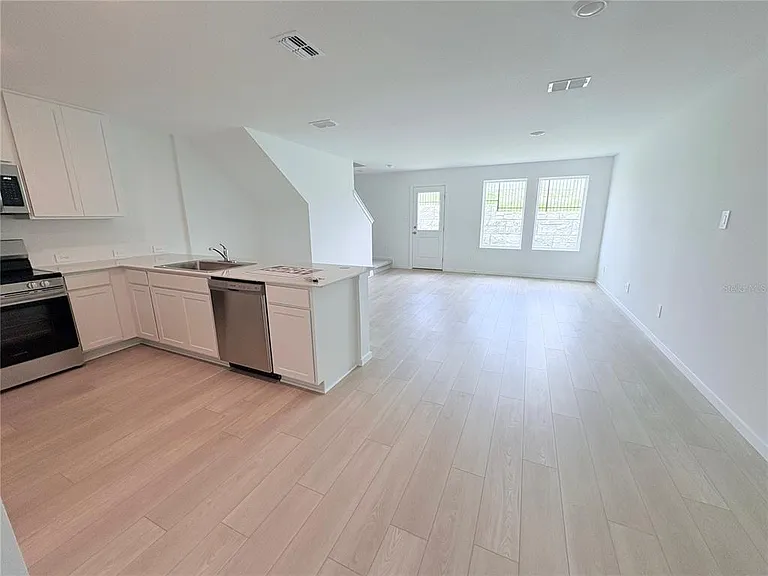 866 Lynx St — Photo 6