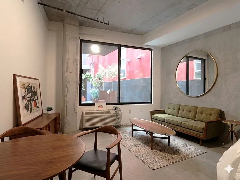 Harvey Hillcrest — Photo 8