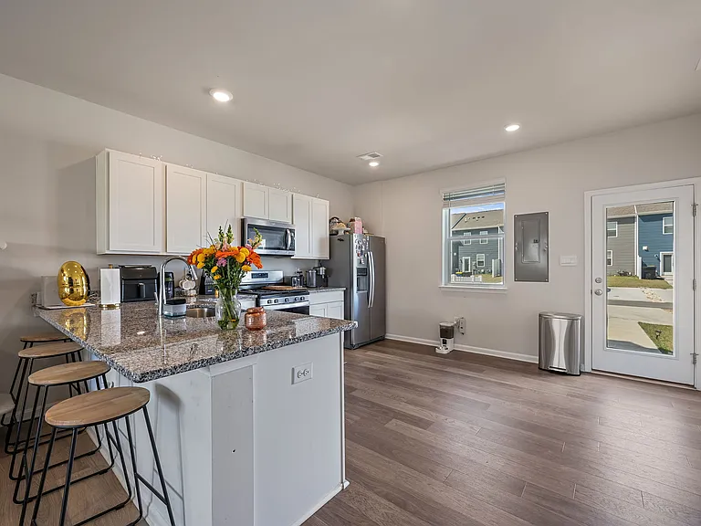 203 Ridgely Blvd — Photo 5