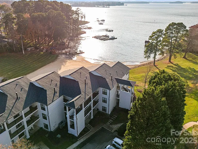 17811 Half Moon Ln — Photo 32
