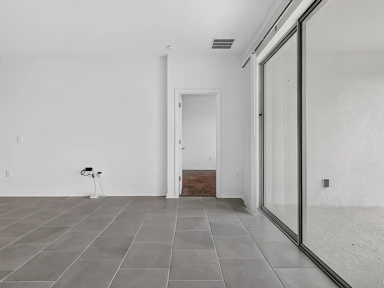 680 Grove St — Photo 16