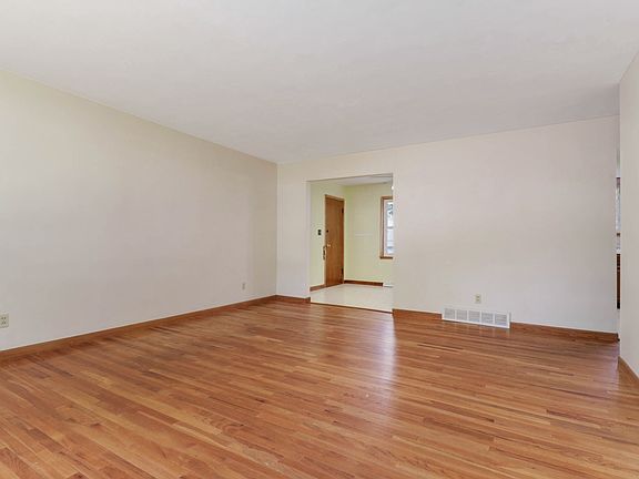 2nd image of 807 Sheridan Rd