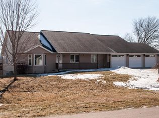 957 River Bluff Rd SE, Mazeppa, MN 55956