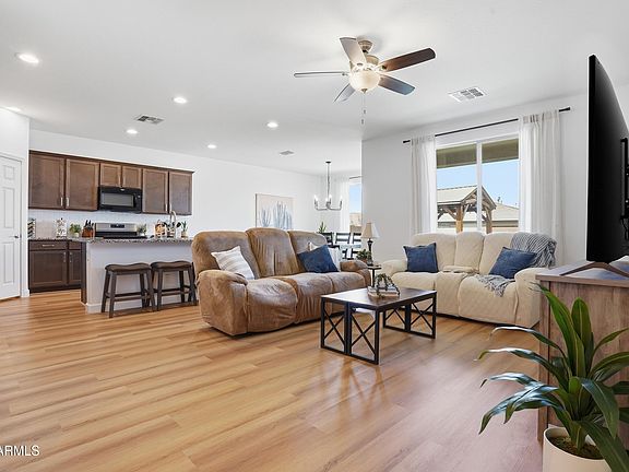 3rd image of 628 W WHITE SANDS Drive