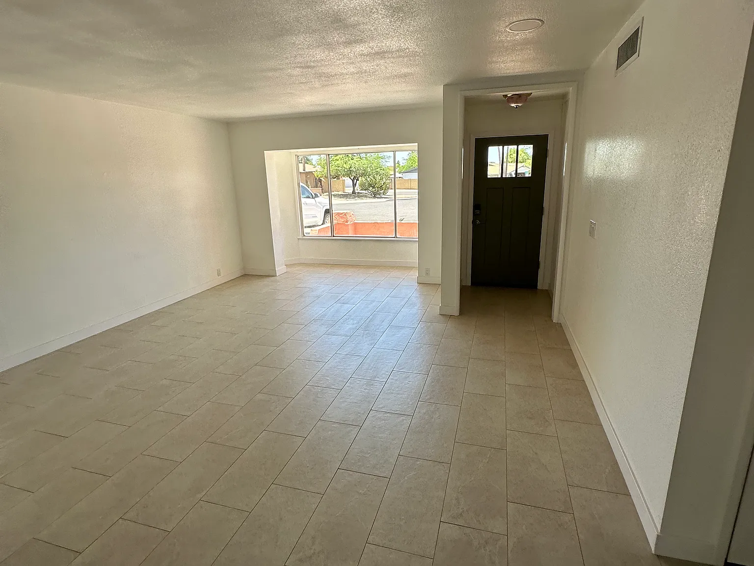 4 bed, 2070 sqft, $2,850 — Photo 3