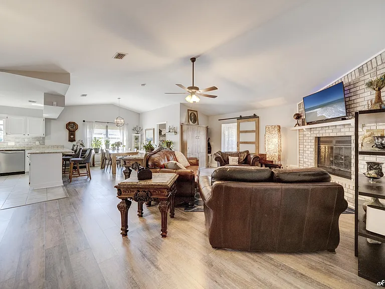 707 Plantation Cir — Photo 8