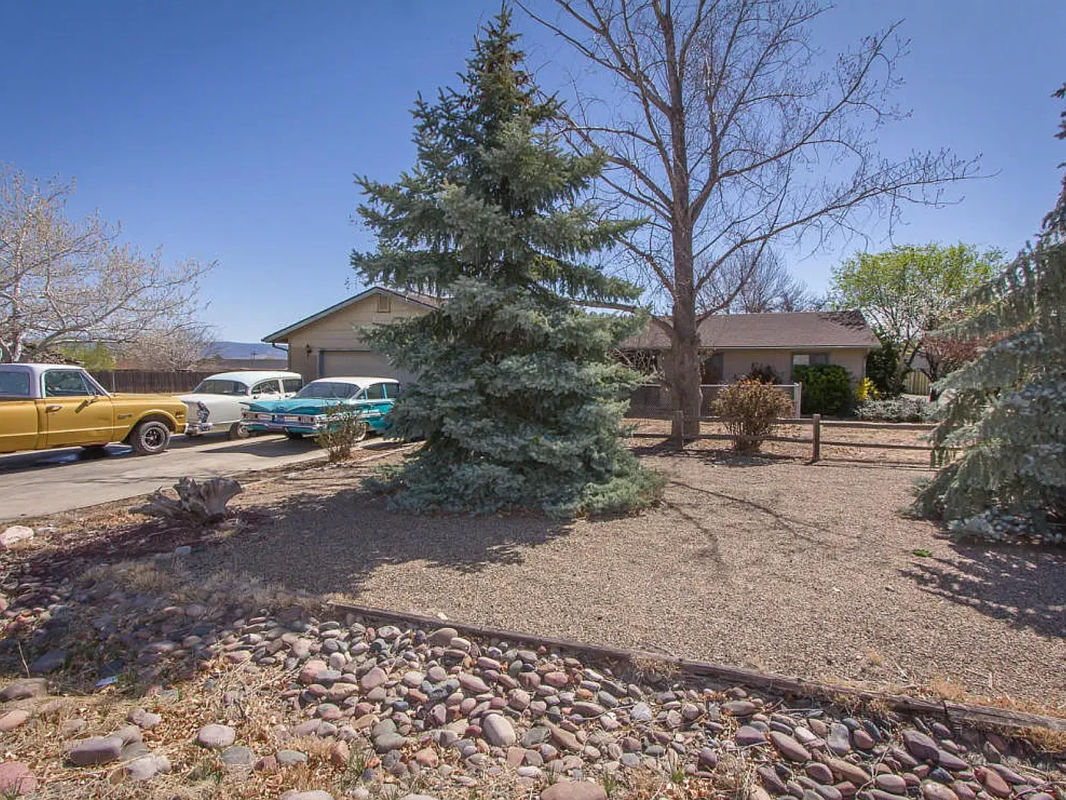 3 bed, 1200 sqft, $1,800 — Photo 1