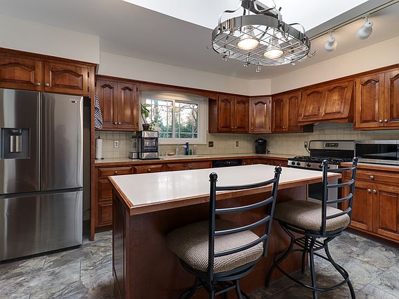 5th image of 218 Fleetwood Dr