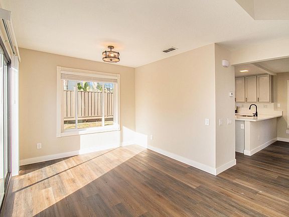 5th image of 451 Mockingbird Ln