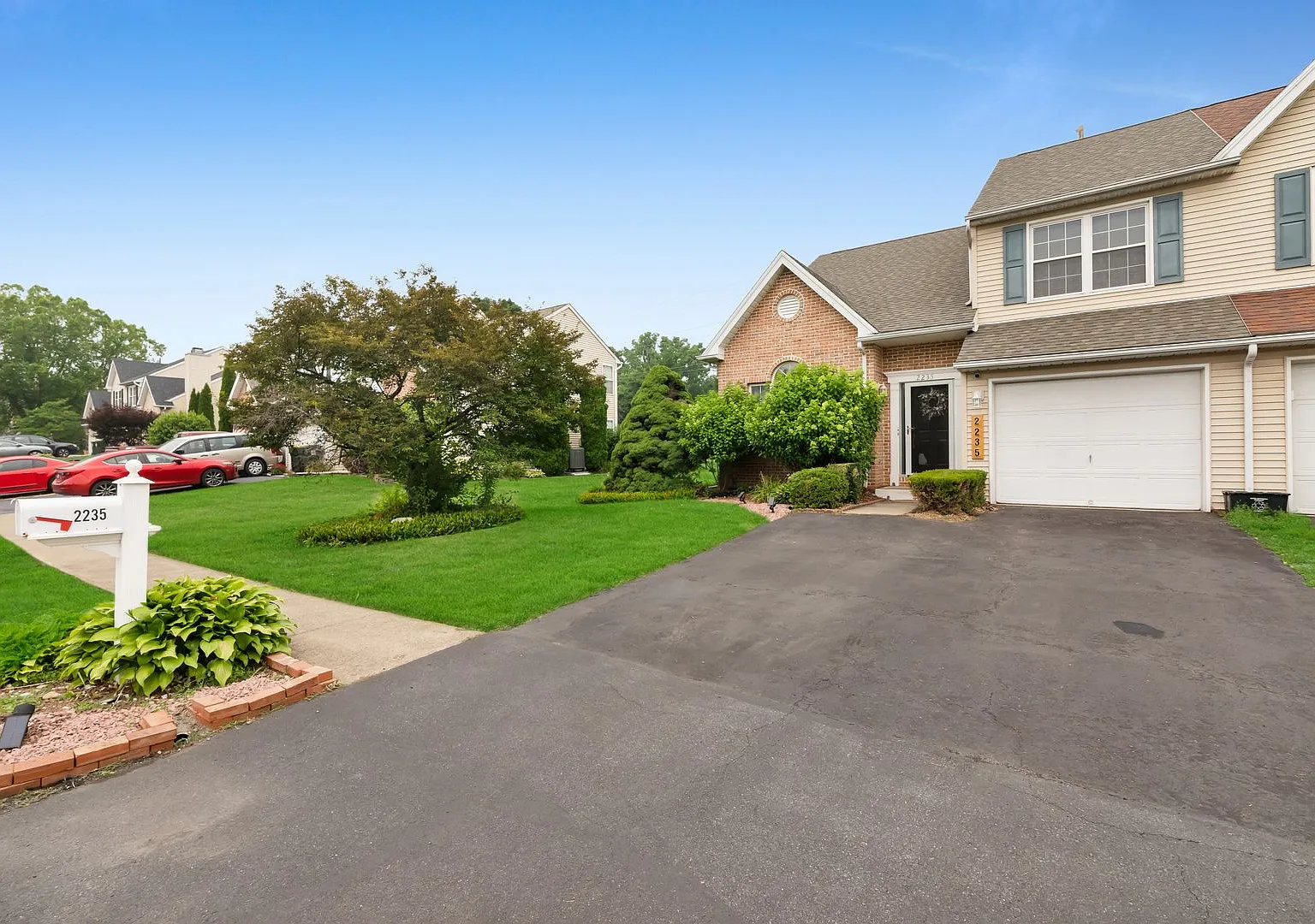 Charming Single Family Home in Coplay Neighborhood — Photo 2