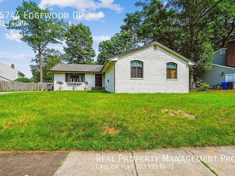 15744 Edgewood Dr — Photo 1