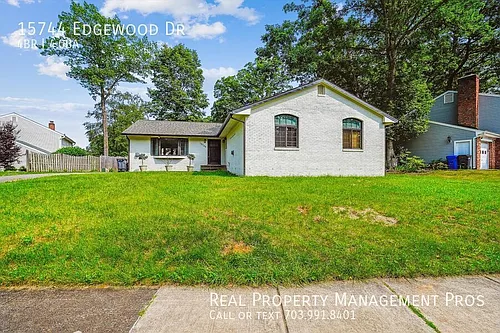 15744 Edgewood Dr Photo 1