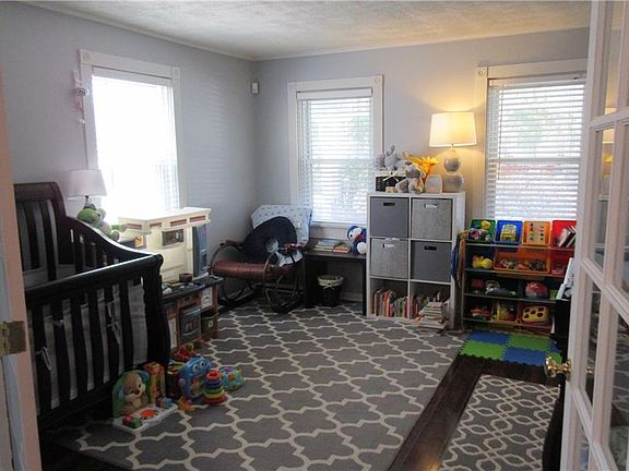 4th image of 803 Vine St