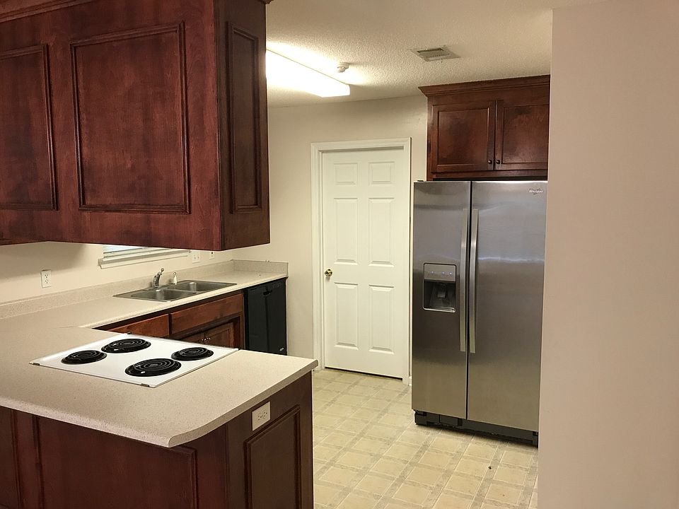1st image of 1629 Fresno St