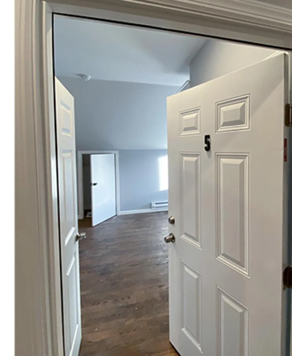 370 S Riverside Ave — Photo 2