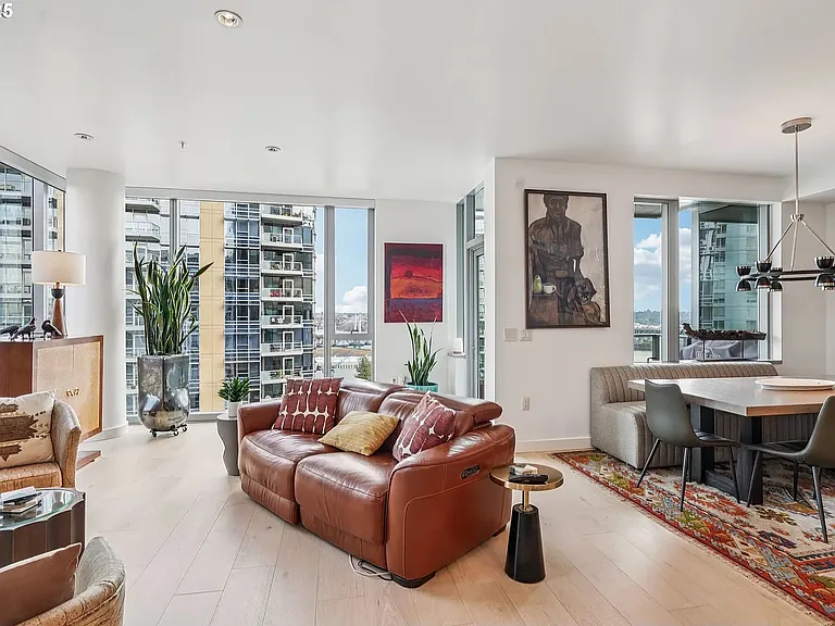 841 SW Gaines St #1400 — Photo 3