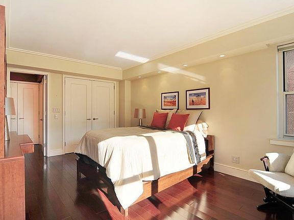 5th image of 415 E 52nd St APT 16BC