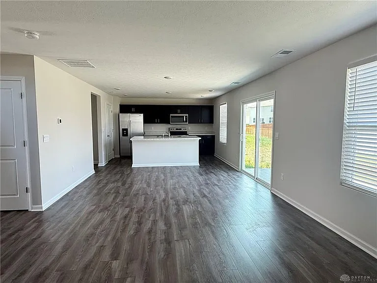 1460 Camden Ln — Photo 4