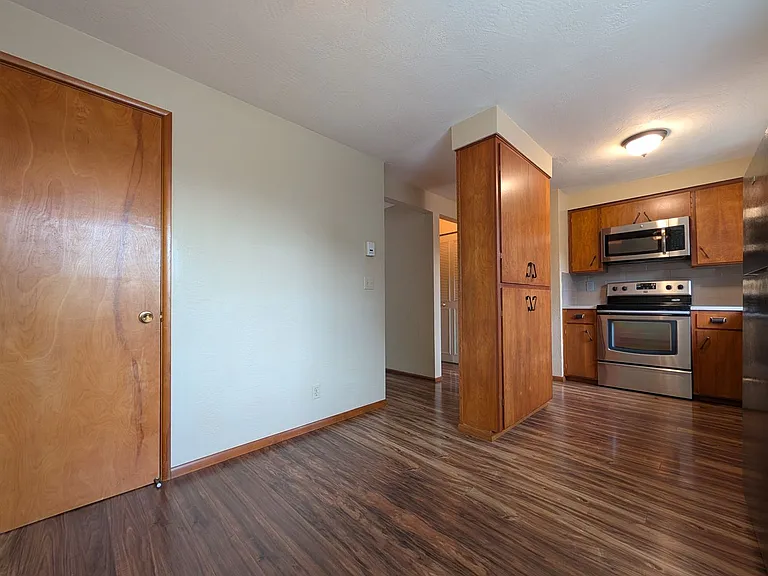 Silver Lace Apartments — Photo 6