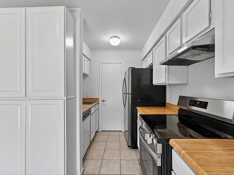6111 Beverly Hill St #7 — Photo 7