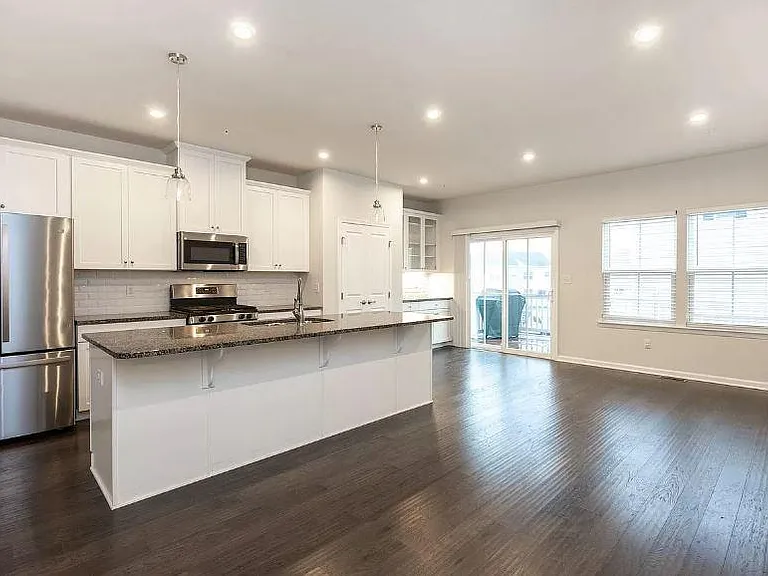 602 Holywell Dr — Photo 7