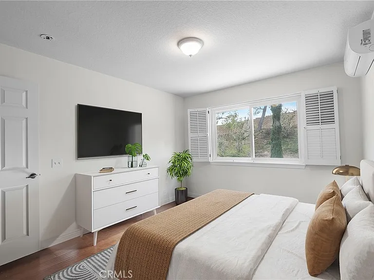11861 Darby Ave — Photo 36