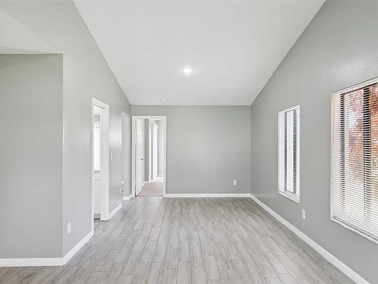 1431 Sackett Cir — Photo 4