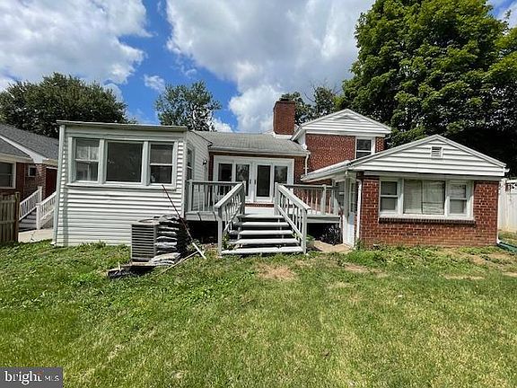 3rd image of 1704 Highland Dr