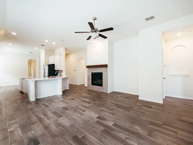 816 Blackhawk Dr — Photo 6