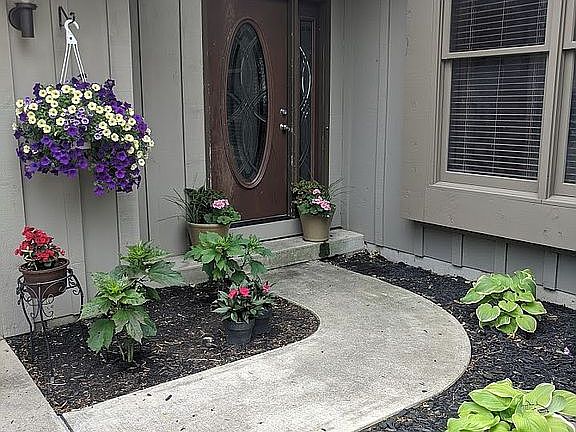 2nd image of 2825 Shadowood Dr