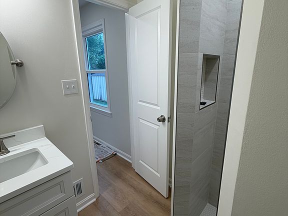 5th image of 14949 Madison Ct