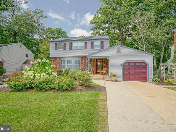 8 Lupus Ln, Sewell, NJ 08080