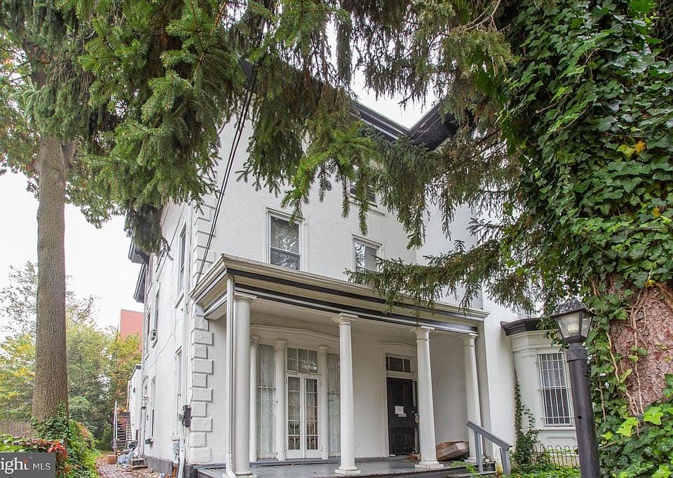 1st image of 4008 Pine St #1