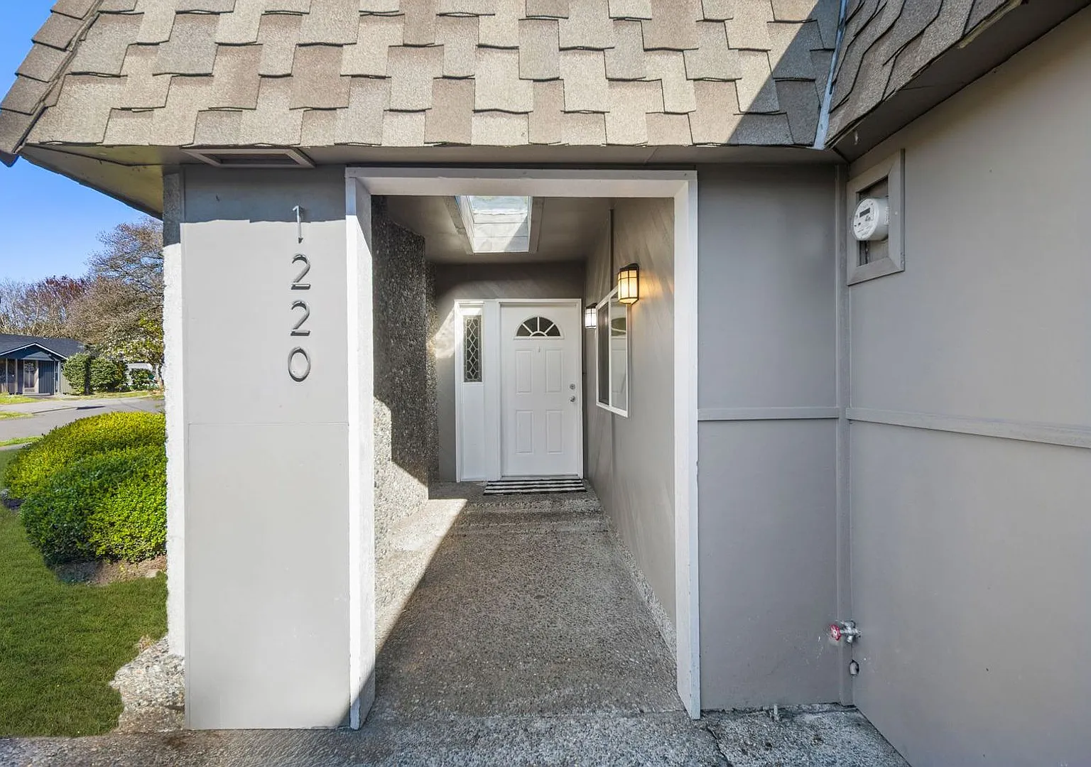 Modern 3-Bedroom Rambler with High-End Finishes & Spacious Backyard — Photo 3