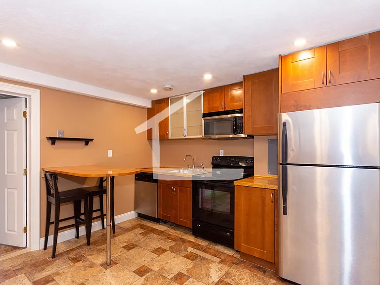 47 Gardner St #8 — Photo 9