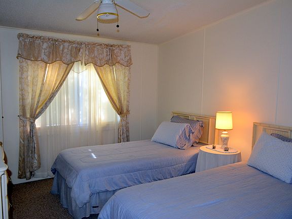 roomy 2nd bedroom.